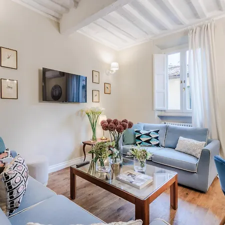 Casa Chiostro, A 3 Bedrooms * Lucca
