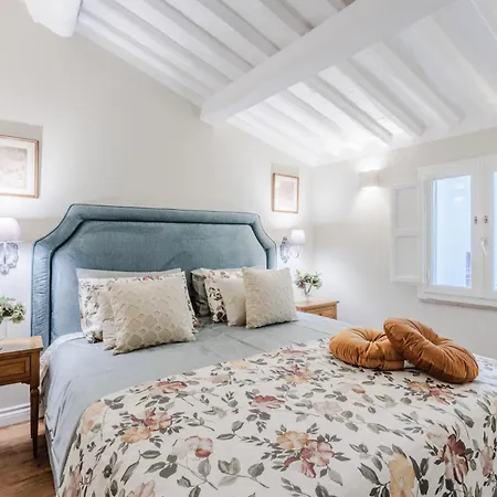 Casa Chiostro, A 3 Bedrooms Apartment *