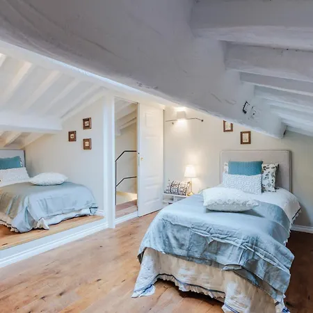 Casa Chiostro, A 3 Bedrooms * Lucca